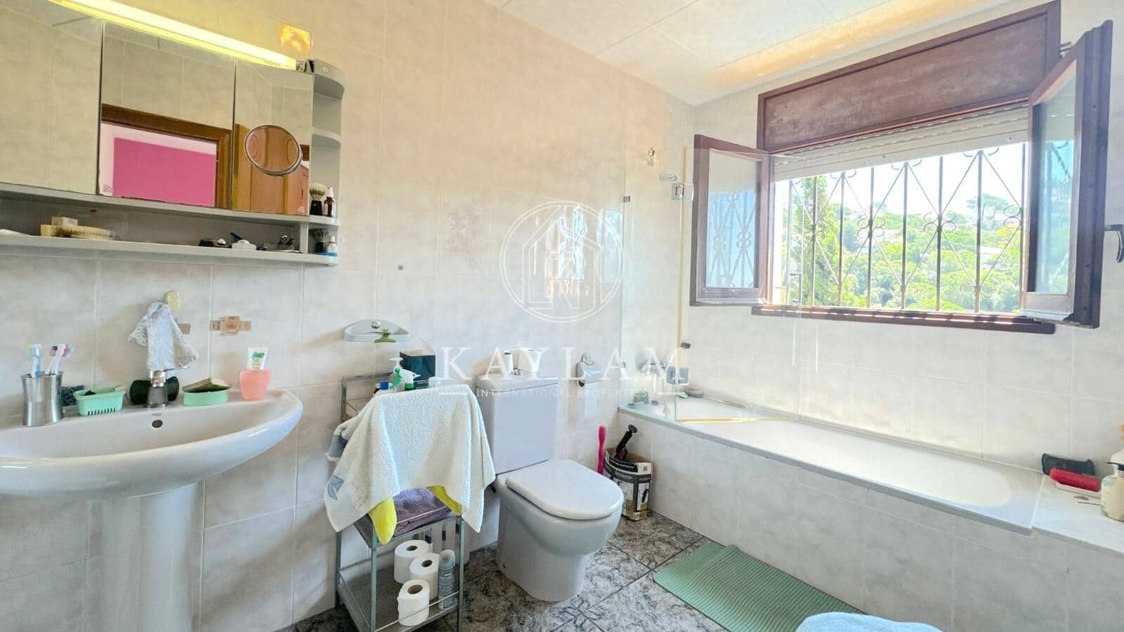 5 soveværelse Villa til salg i Lloret de Mar - € 470.000 (Ref: 8385605)