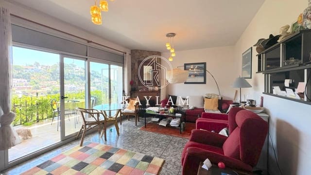 5 bedroom Villa for sale in Lloret de Mar - € 470,000 (Ref: 8385605)