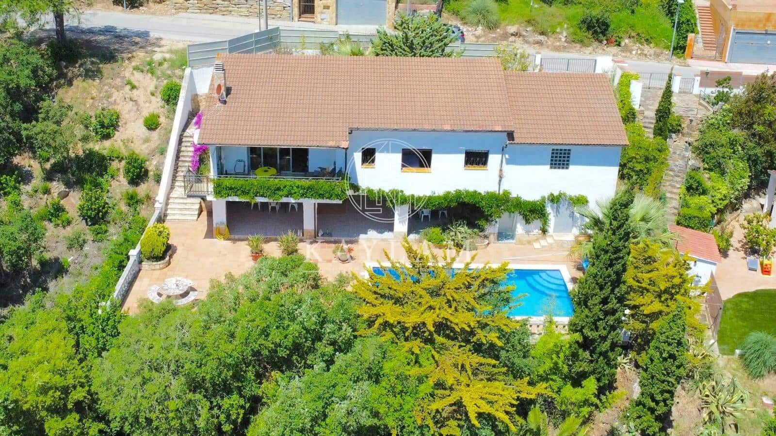 5 soveværelse Villa til salg i Lloret de Mar - € 470.000 (Ref: 8385605)