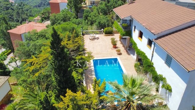 5 bedroom Villa for sale in Lloret de Mar - € 470,000 (Ref: 8385605)