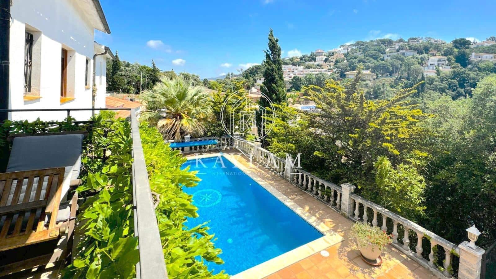 5 soveværelse Villa til salg i Lloret de Mar - € 470.000 (Ref: 8385605)