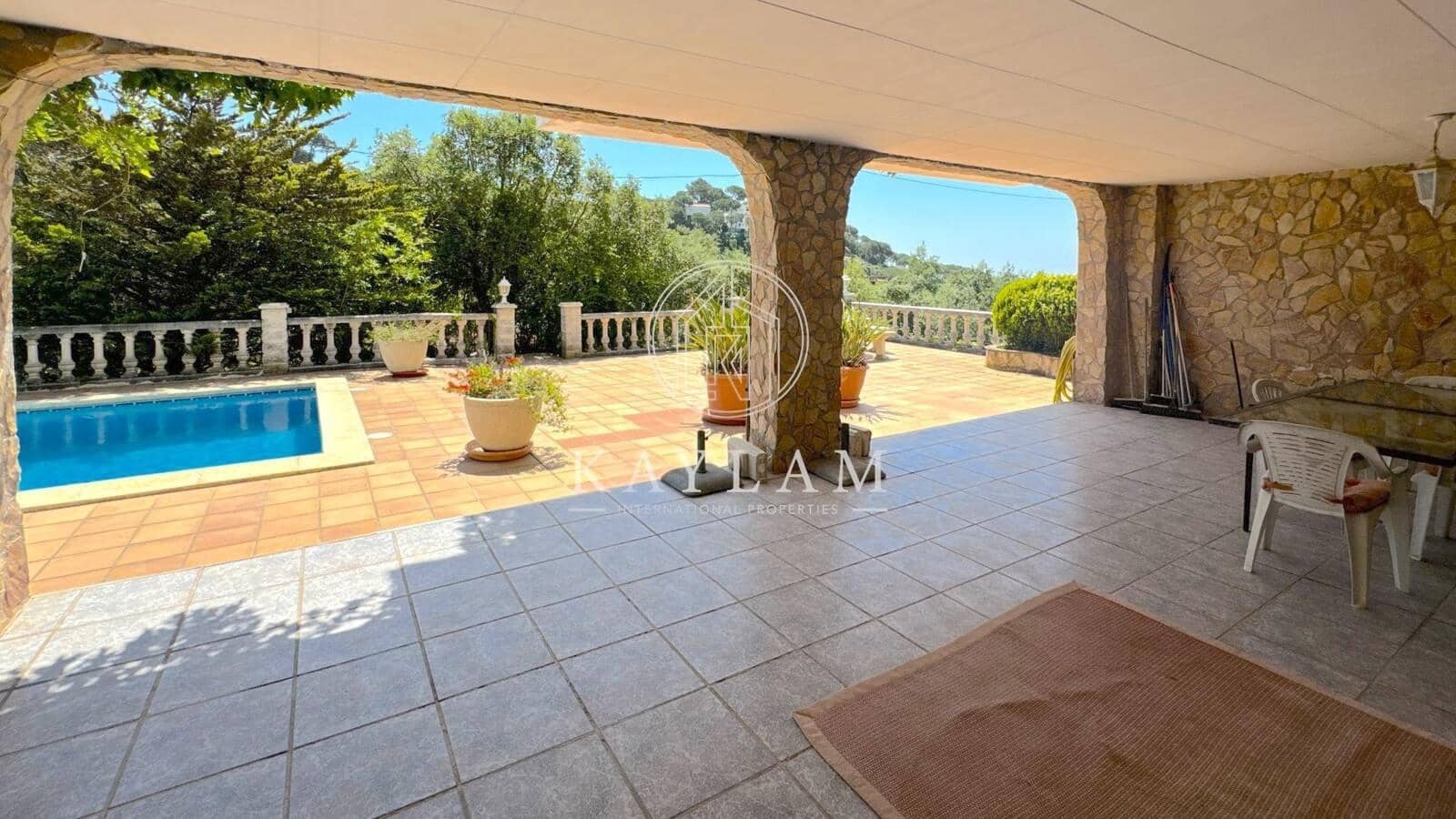 5 soveværelse Villa til salg i Lloret de Mar - € 470.000 (Ref: 8385605)