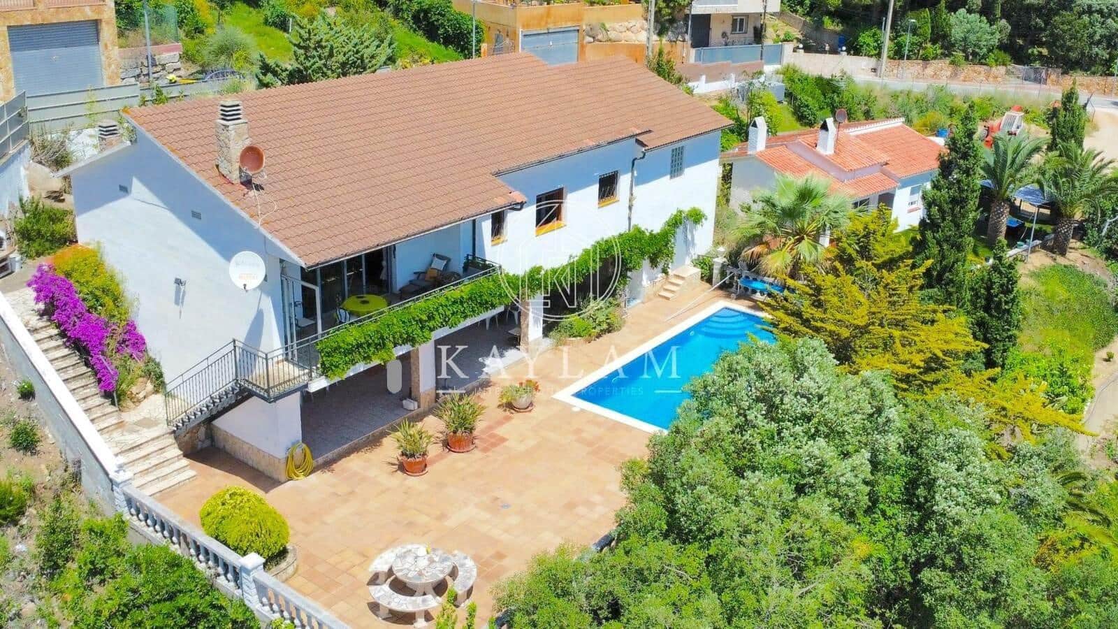 5 soveværelse Villa til salg i Lloret de Mar - € 470.000 (Ref: 8385605)