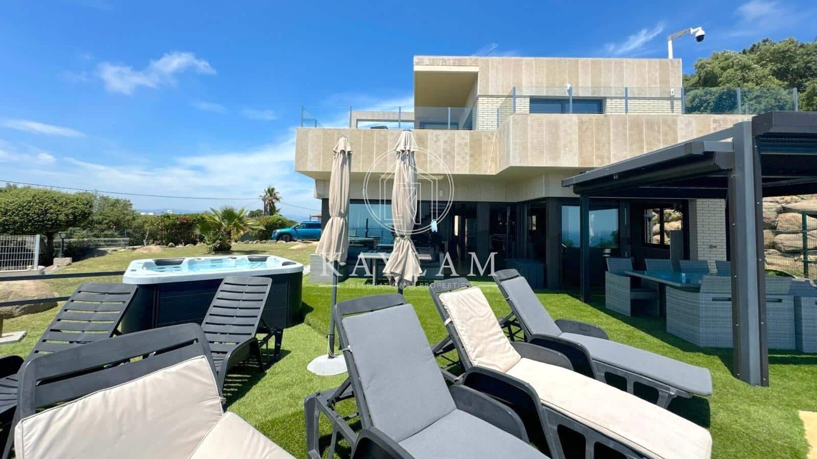 5 soverom Villa til salgs i Lloret de Mar med garasje - € 1 350 000 (Ref: 8403512)