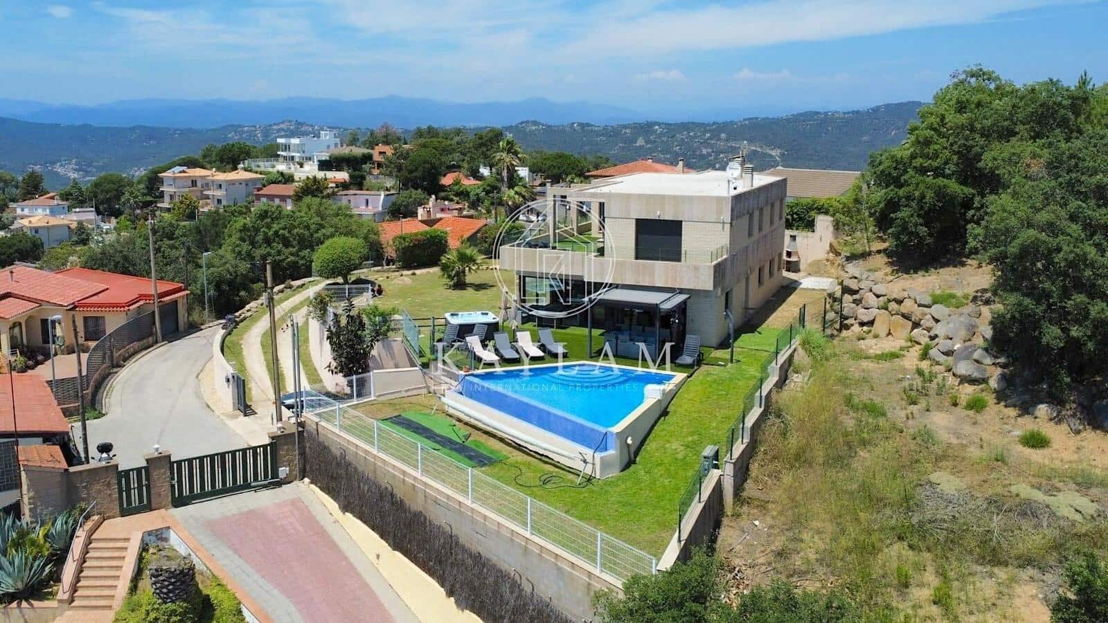 5 soverom Villa til salgs i Lloret de Mar med garasje - € 1 350 000 (Ref: 8403512)