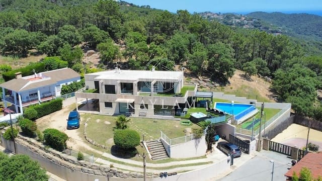 5 soverom Villa til salgs i Roca Grossa, Lloret de Mar med garasje - € 1 350 000 (Ref: 8403512)
