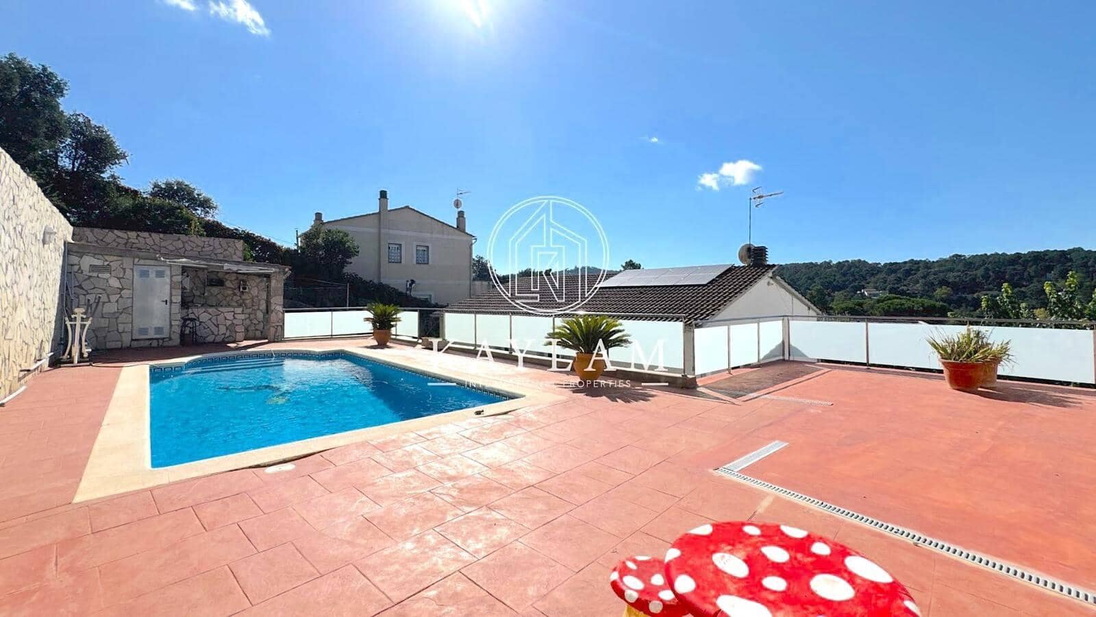 3 slaapkamer Villa te koop in Vidreres - € 350.000 (Ref: 8565939)