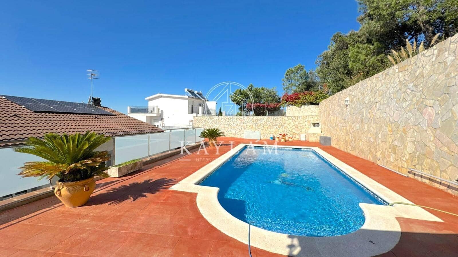 3 slaapkamer Villa te koop in Vidreres - € 350.000 (Ref: 8565939)