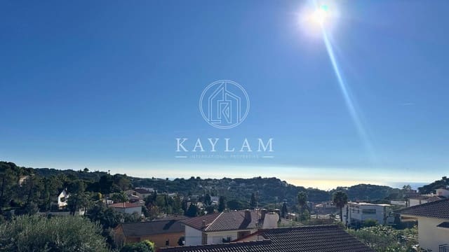 6 soveværelse Villa til salg i Roca Grossa, Lloret de Mar med swimmingpool - € 750.000 (Ref: 8676056)