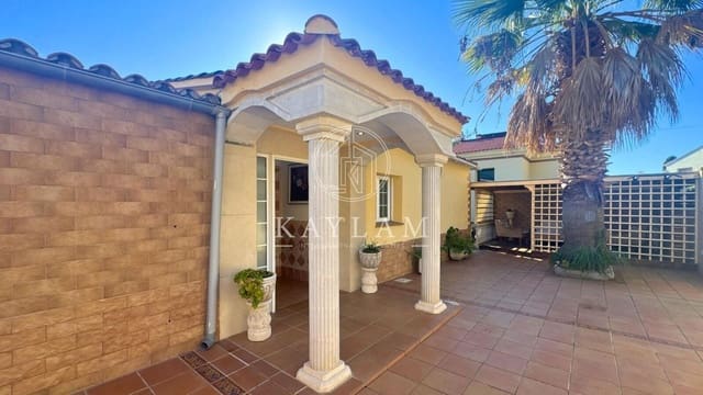 6 soveværelse Villa til salg i Roca Grossa, Lloret de Mar med swimmingpool - € 750.000 (Ref: 8676056)