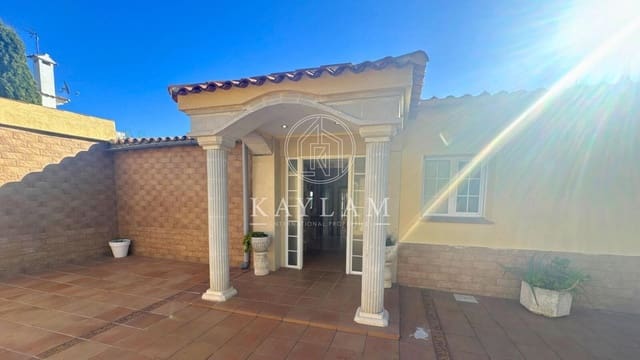 6 soveværelse Villa til salg i Roca Grossa, Lloret de Mar med swimmingpool - € 750.000 (Ref: 8676056)