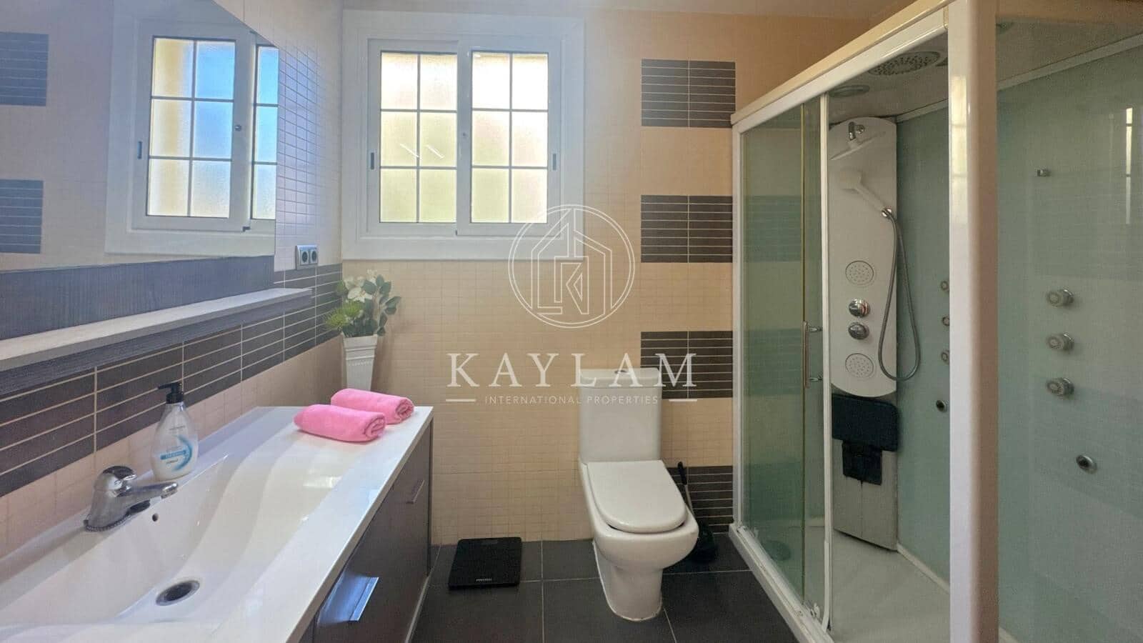 6 sypialnia Willa na sprzedaż w Lloret de Mar z basenem - 750 000 € (Ref: 8676056)