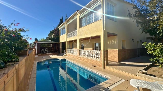 6 soveværelse Villa til salg i Roca Grossa, Lloret de Mar med swimmingpool - € 750.000 (Ref: 8676056)