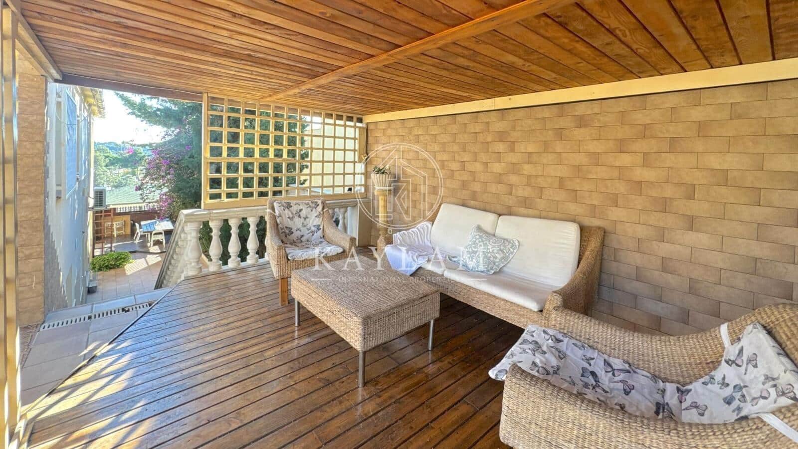 6 sypialnia Willa na sprzedaż w Lloret de Mar z basenem - 750 000 € (Ref: 8676056)