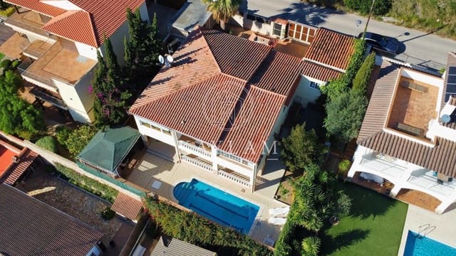 6 soveværelse Villa til salg i Roca Grossa, Lloret de Mar med swimmingpool - € 750.000 (Ref: 8676056)