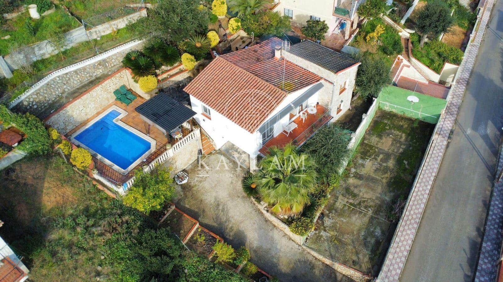 4 Zimmer Villa zu verkaufen in Lloret de Mar - 350.000 € (Ref: 8696320)