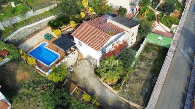 4 Zimmer Villa zu verkaufen in Lloret de Mar - 350.000 € (Ref: 8696320)