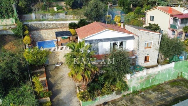 4 Zimmer Villa zu verkaufen in Lloret de Mar - 350.000 € (Ref: 8696320)