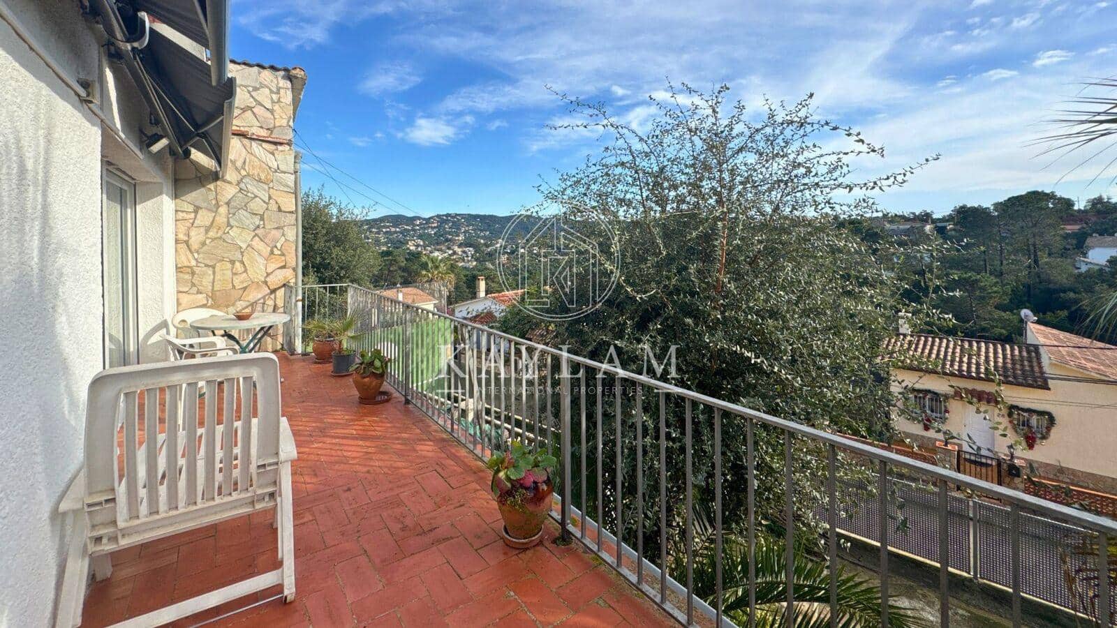 4 Zimmer Villa zu verkaufen in Lloret de Mar - 350.000 € (Ref: 8696320)