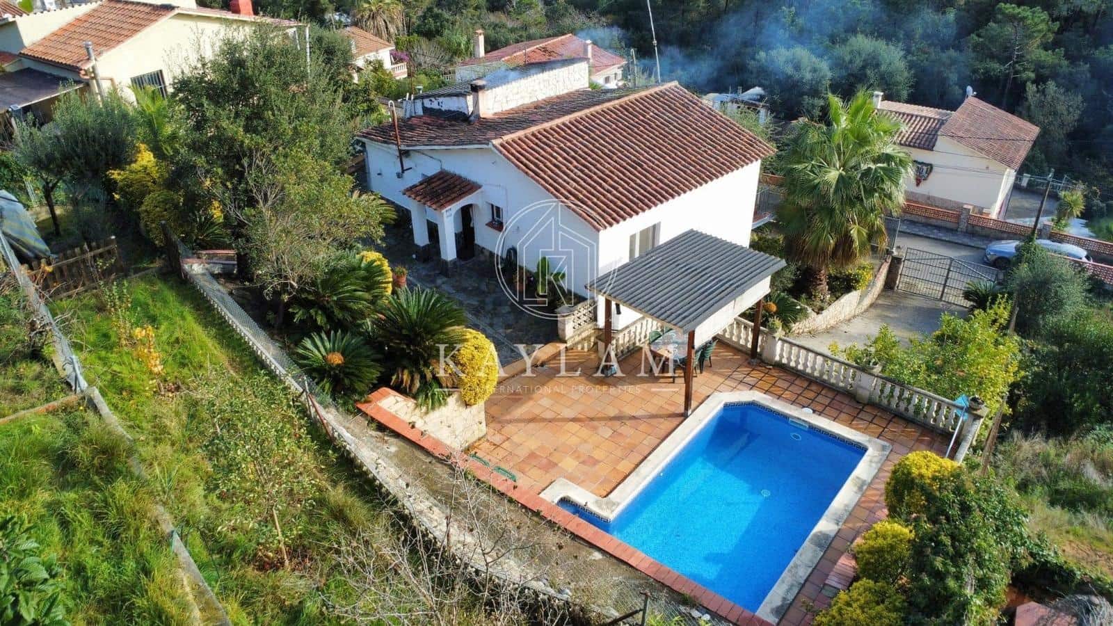 4 Zimmer Villa zu verkaufen in Lloret de Mar - 350.000 € (Ref: 8696320)