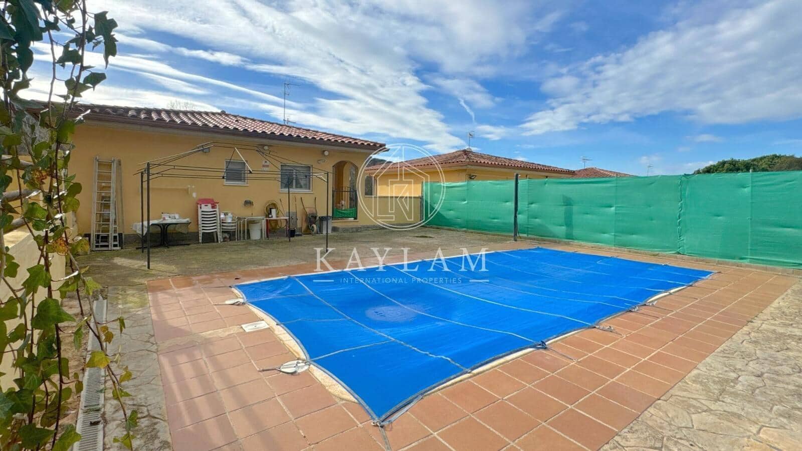 4 bedroom Villa for sale in Lloret de Mar - € 283,000 (Ref: 8770402)