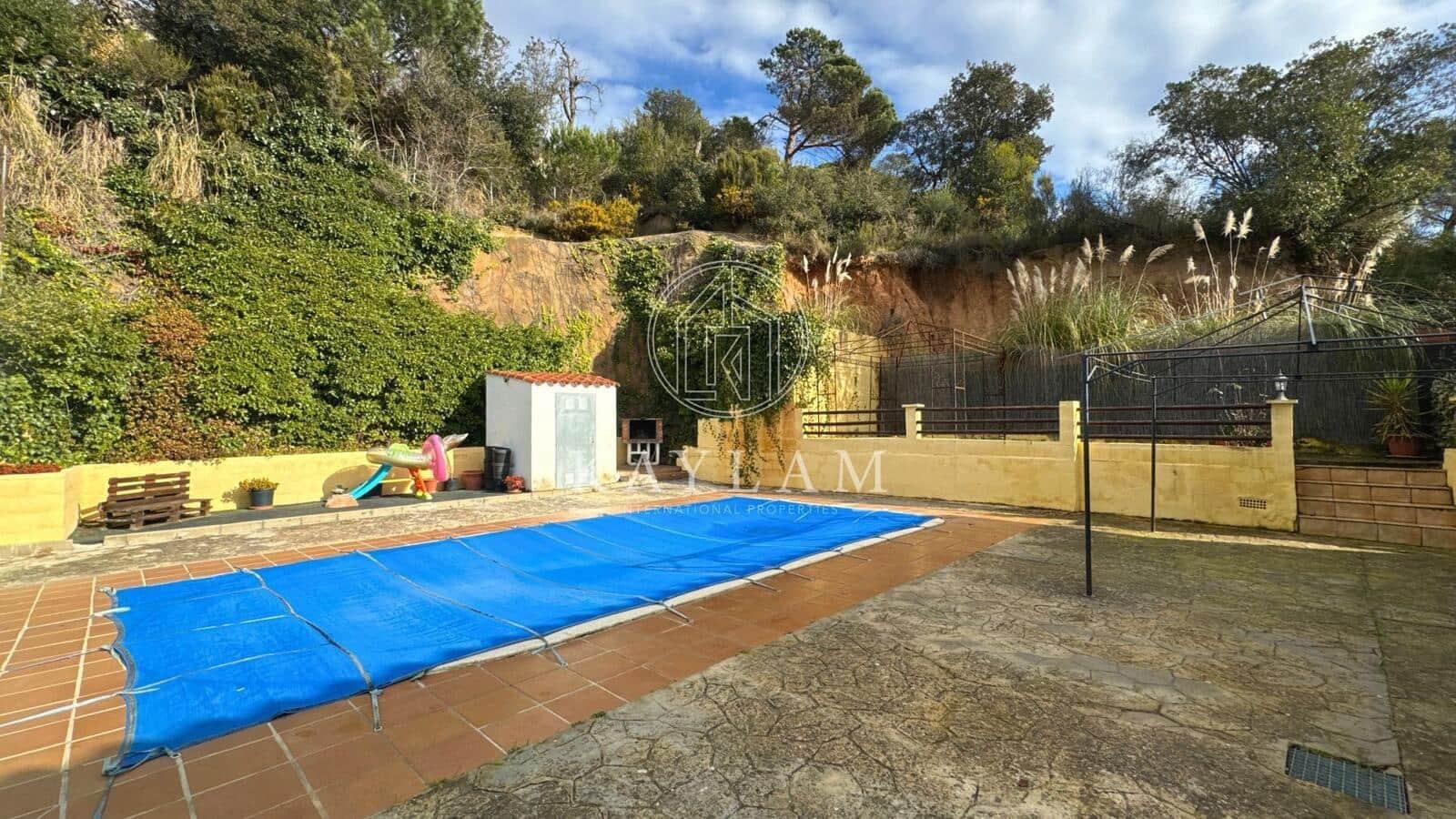 4 bedroom Villa for sale in Lloret de Mar - € 283,000 (Ref: 8770402)