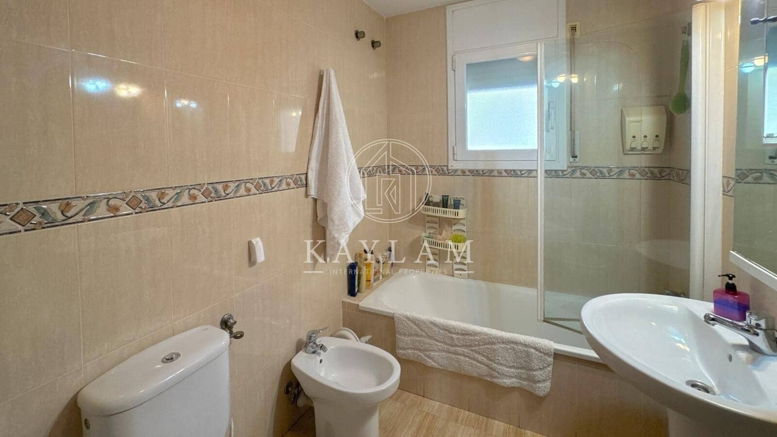 4 bedroom Villa for sale in Lloret de Mar - € 283,000 (Ref: 8770402)