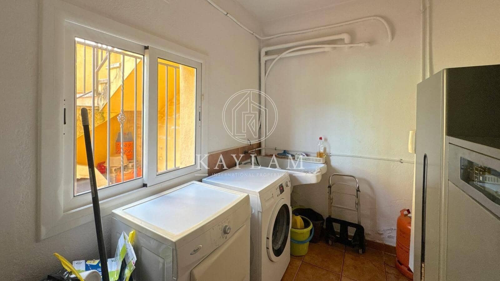 4 bedroom Villa for sale in Lloret de Mar - € 283,000 (Ref: 8770402)