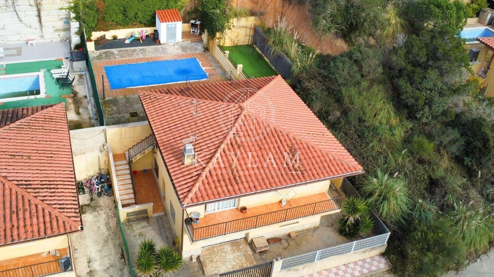 4 bedroom Villa for sale in Lloret de Mar - € 283,000 (Ref: 8770402)