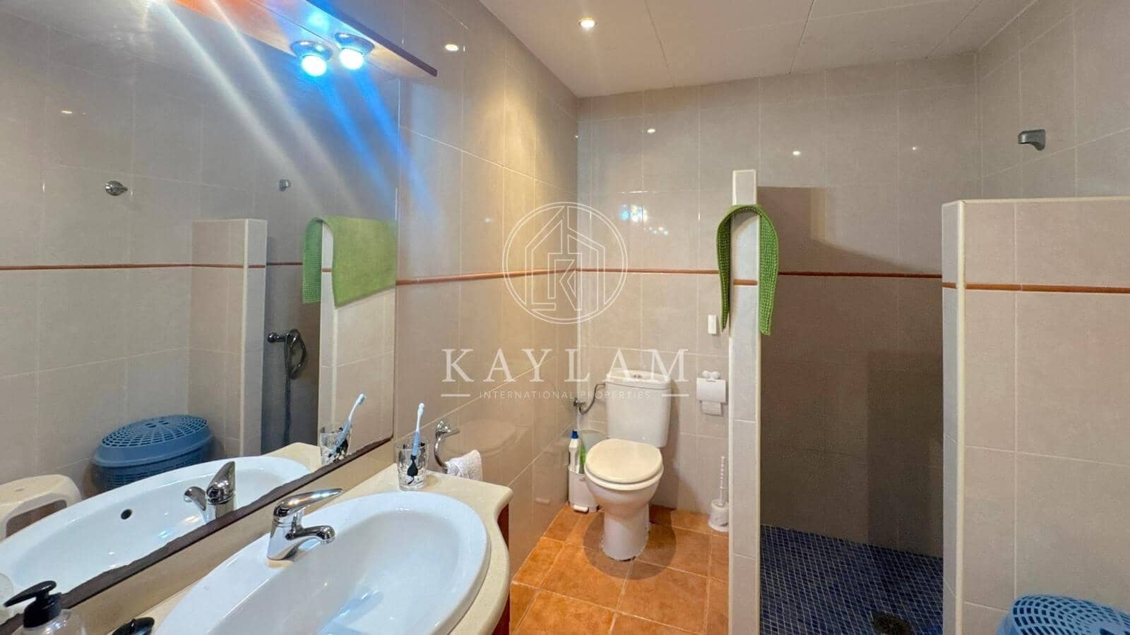 4 bedroom Villa for sale in Lloret de Mar - € 283,000 (Ref: 8770402)