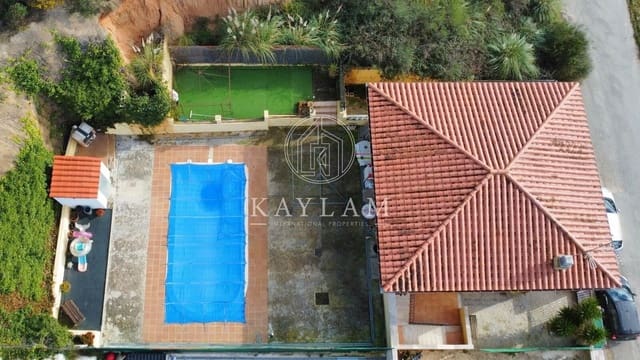 4 bedroom Villa for sale in Lloret de Mar - € 283,000 (Ref: 8770402)