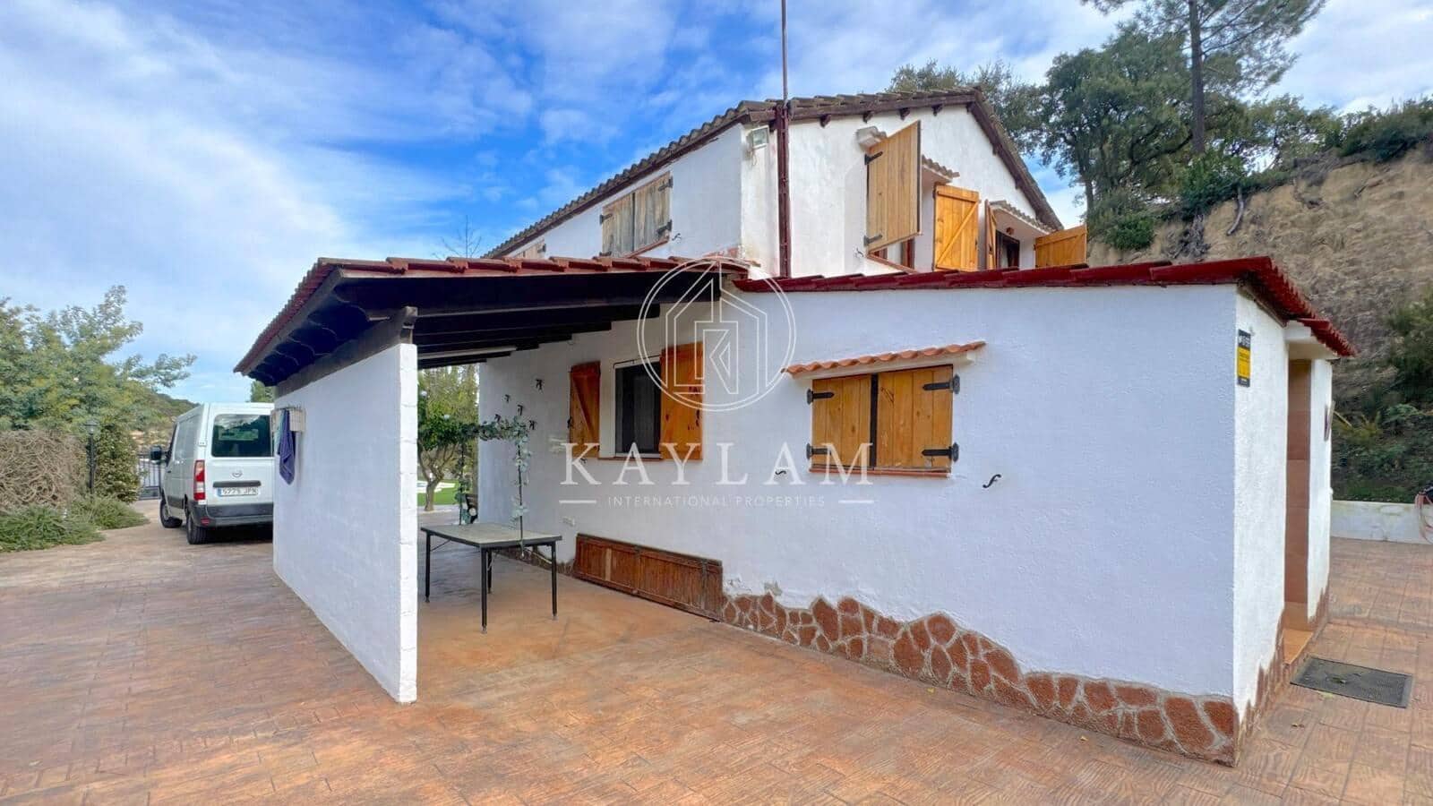 4 soveværelse Villa til salg i Lloret de Mar - € 299.000 (Ref: 8806174)