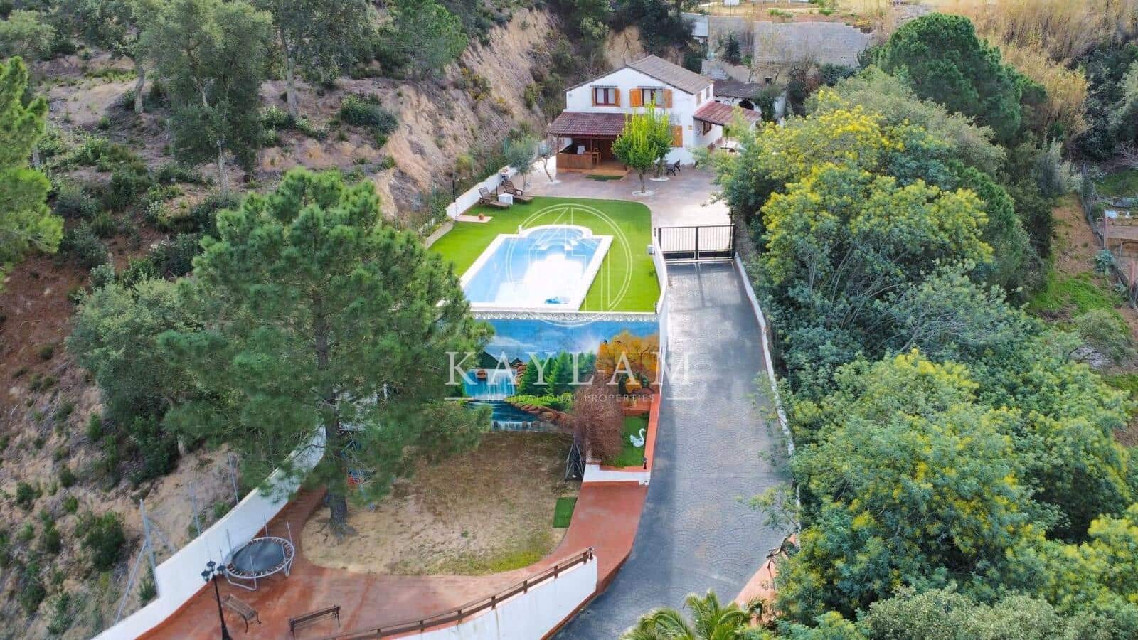 4 soveværelse Villa til salg i Lloret de Mar - € 299.000 (Ref: 8806174)