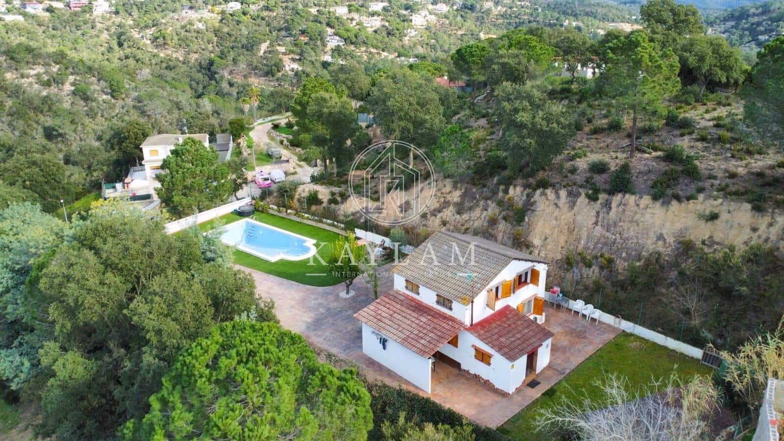 4 soveværelse Villa til salg i Lloret de Mar - € 299.000 (Ref: 8806174)