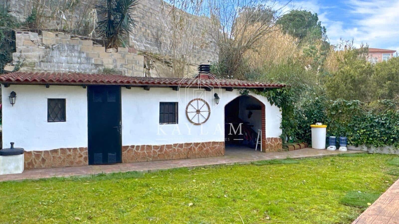 4 soveværelse Villa til salg i Lloret de Mar - € 299.000 (Ref: 8806174)