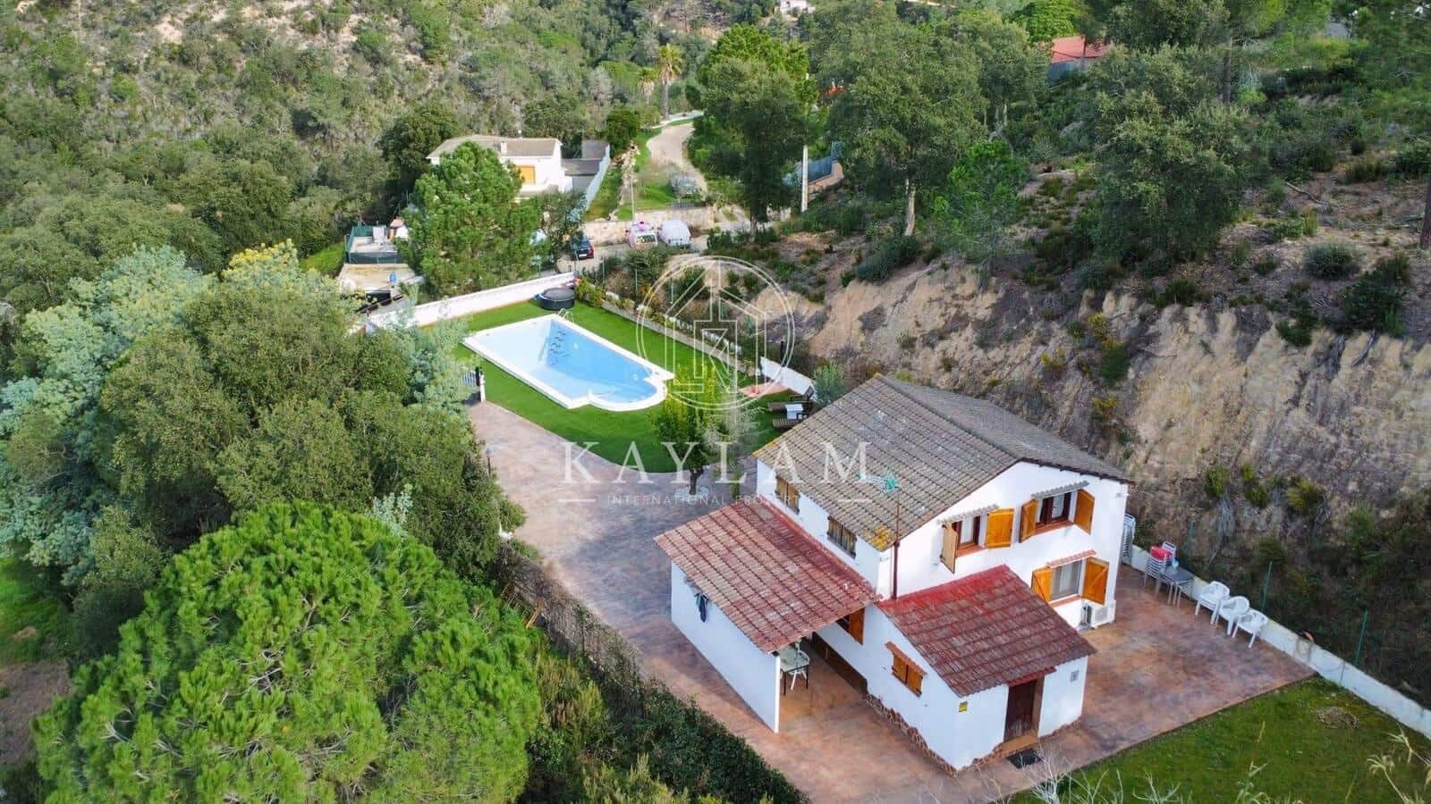 4 soveværelse Villa til salg i Lloret de Mar - € 299.000 (Ref: 8806174)