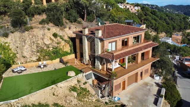 4 soveværelse Villa til salg i Roca Grossa, Lloret de Mar - € 1.100.000 (Ref: 8822353)