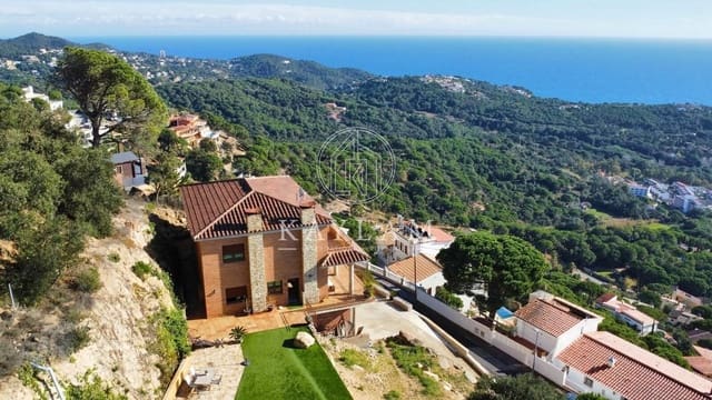 4 soveværelse Villa til salg i Roca Grossa, Lloret de Mar - € 1.100.000 (Ref: 8822353)