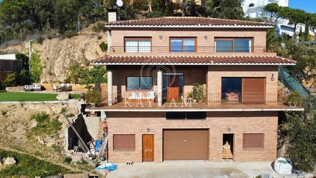 4 soveværelse Villa til salg i Roca Grossa, Lloret de Mar - € 1.100.000 (Ref: 8822353)