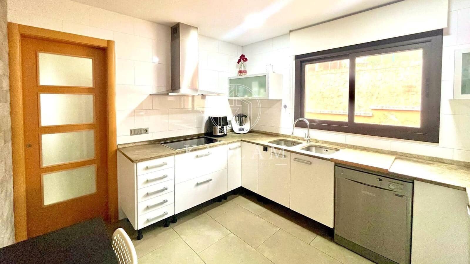 Chalet de 3 habitaciones en Lloret de Mar en venta - 479.000 € (Ref: 8934996)