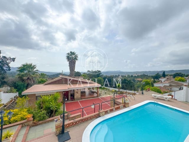 3 makuuhuone Huvila myytävänä paikassa Lloret de Mar - 390 000 € (Ref: 8940423)