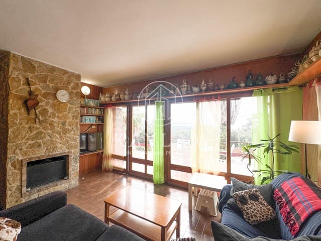 3 makuuhuone Huvila myytävänä paikassa Lloret de Mar - 390 000 € (Ref: 8940423)