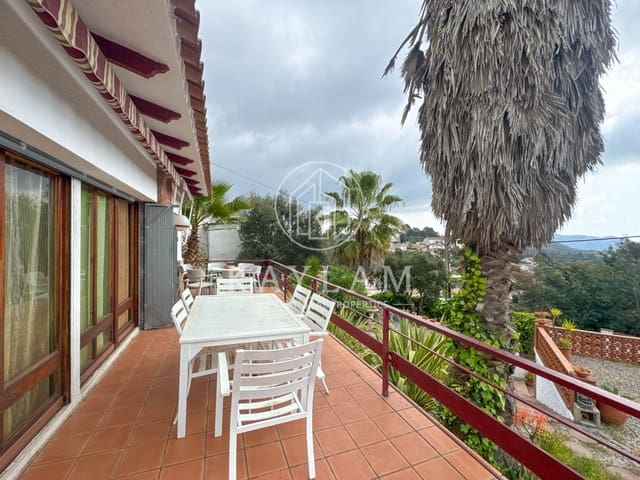 3 makuuhuone Huvila myytävänä paikassa Lloret de Mar - 390 000 € (Ref: 8940423)