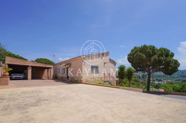 3 slaapkamer Finca/Landhuis te koop in Aiguaviva Parc, Vidreres - € 380.000 (Ref: 9048745)