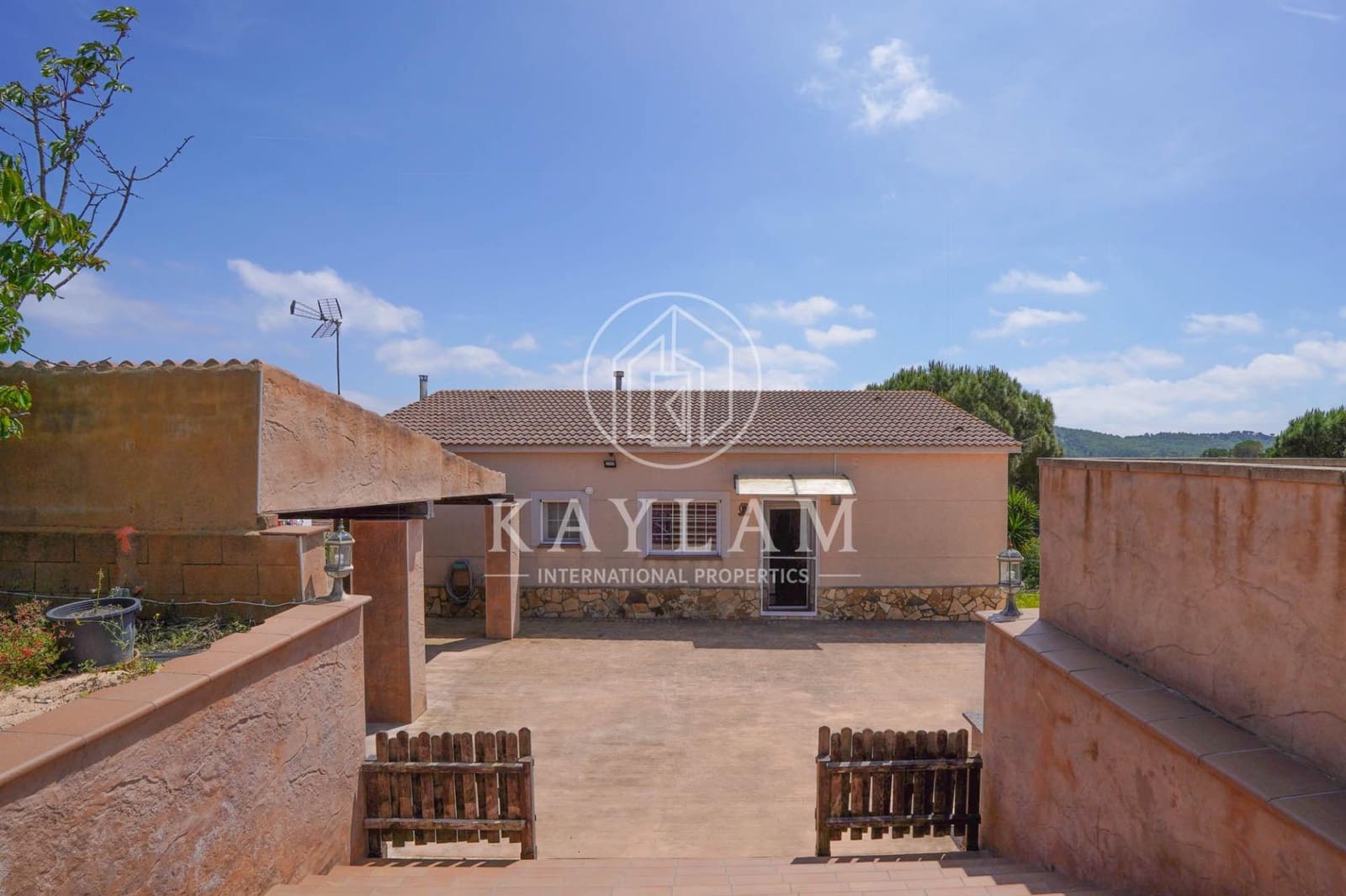 3 slaapkamer Finca/Landhuis te koop in Vidreres - € 380.000 (Ref: 9048745)
