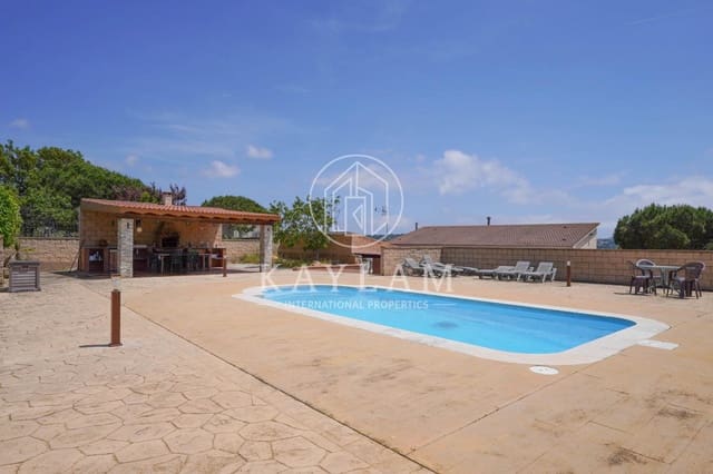 3 slaapkamer Finca/Landhuis te koop in Aiguaviva Parc, Vidreres - € 380.000 (Ref: 9048745)