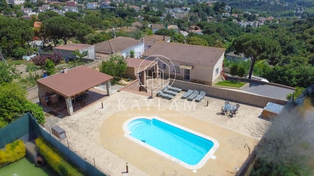 3 slaapkamer Finca/Landhuis te koop in Aiguaviva Parc, Vidreres - € 380.000 (Ref: 9048745)