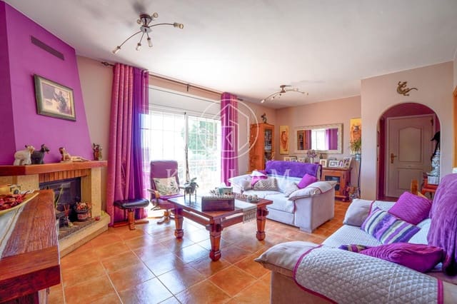 3 slaapkamer Finca/Landhuis te koop in Aiguaviva Parc, Vidreres - € 380.000 (Ref: 9048745)