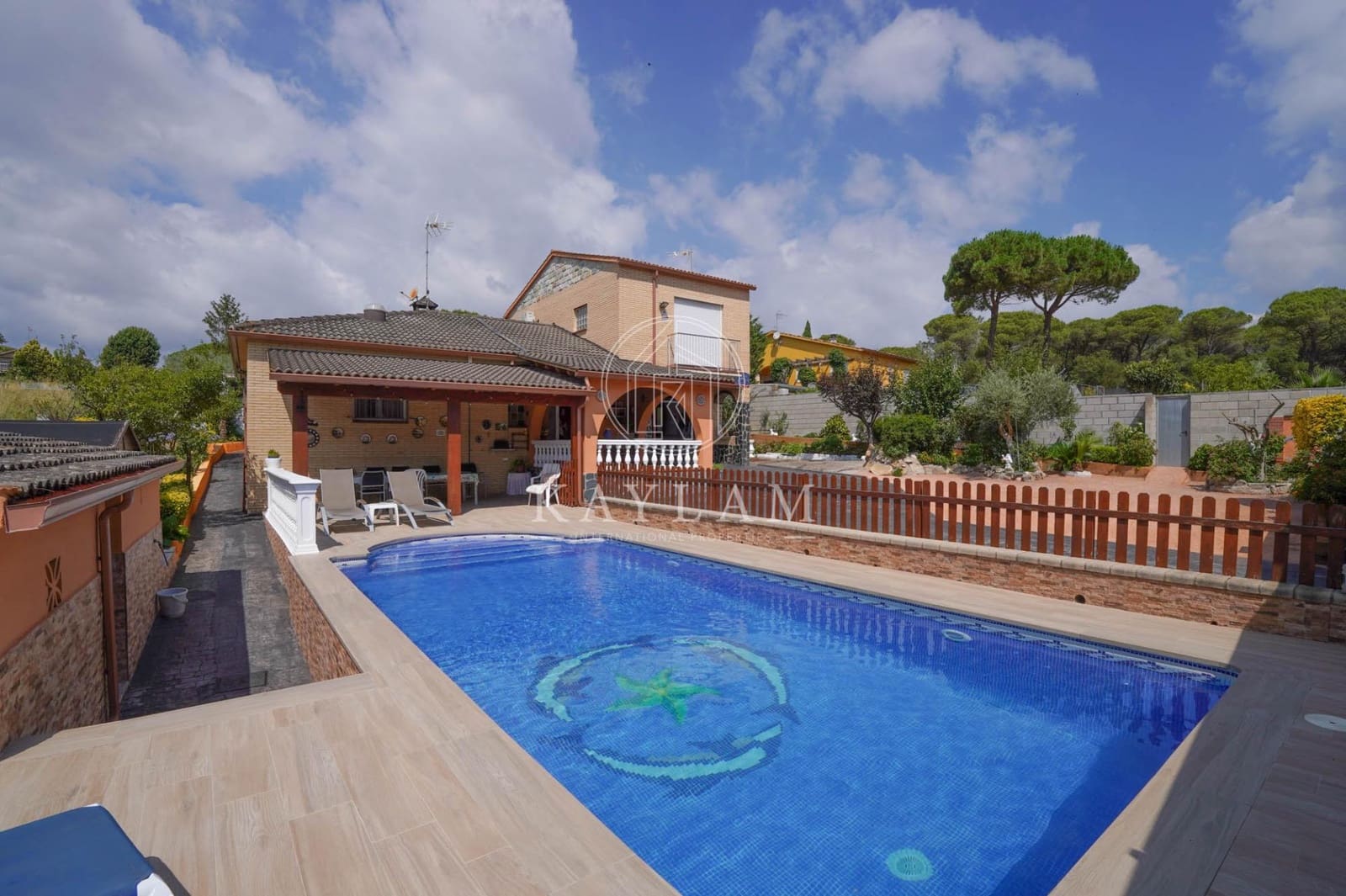 4 slaapkamer Villa te koop in La Goba met zwembad garage - € 590.000 (Ref: 9110275)