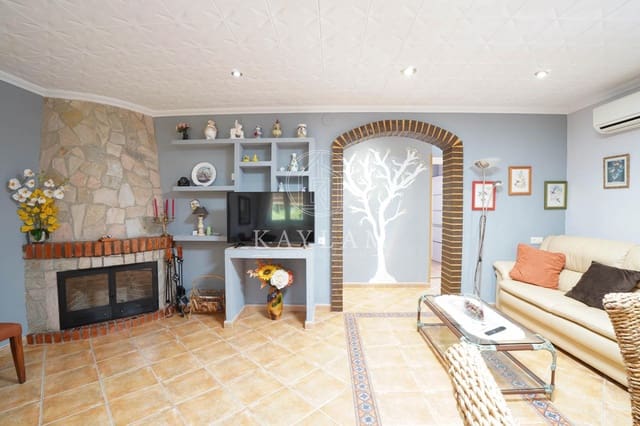 4 bedroom Villa for sale in La Goba, Vidreres with pool garage - € 590,000 (Ref: 9110275)